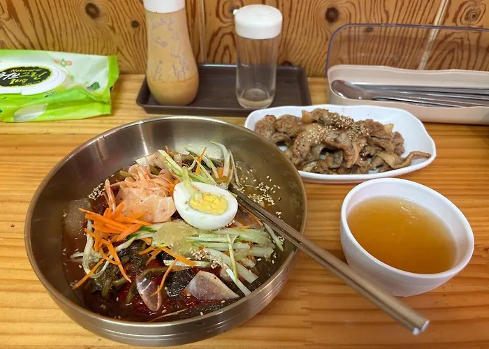 Jung Near Park And Market Seoel