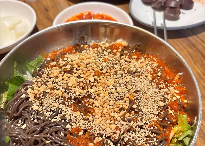 Jung Near Park And Market Seoel