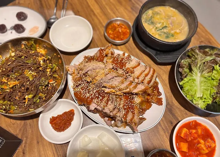 Jung Near Park And Market